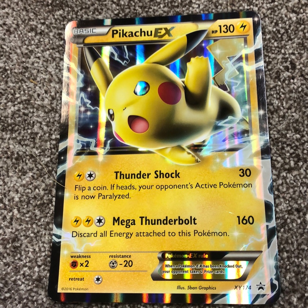 Giant Pokémon card